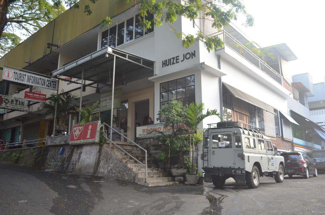 Huize Jon Hostel Malang Dış mekan fotoğraf